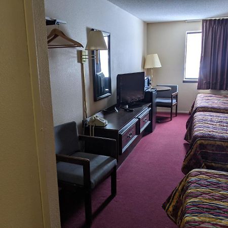 Super 8 By Wyndham Shelbyville Luaran gambar